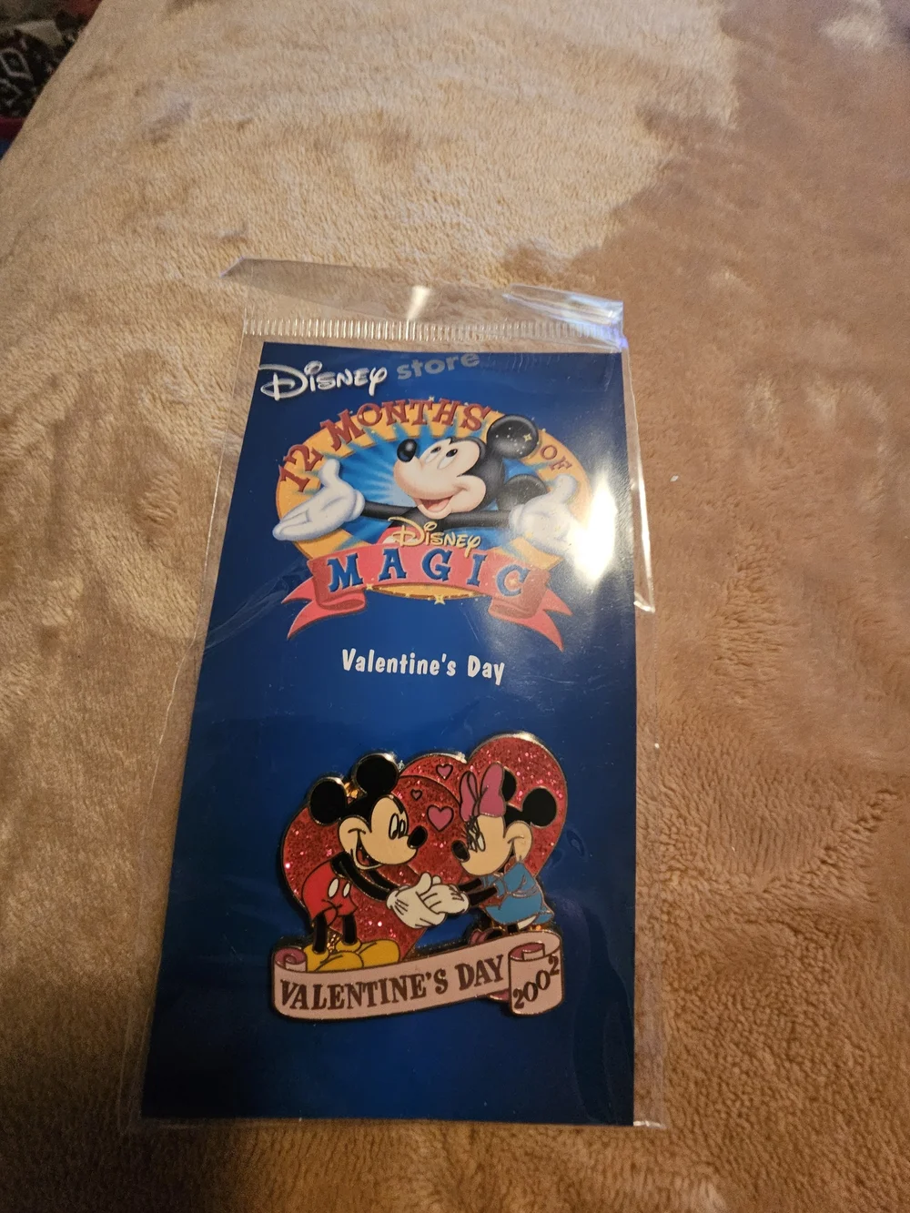 Disney Valentine's Day Mickey & Minnie Enamel Pin - Red Glitter ❤️❤️